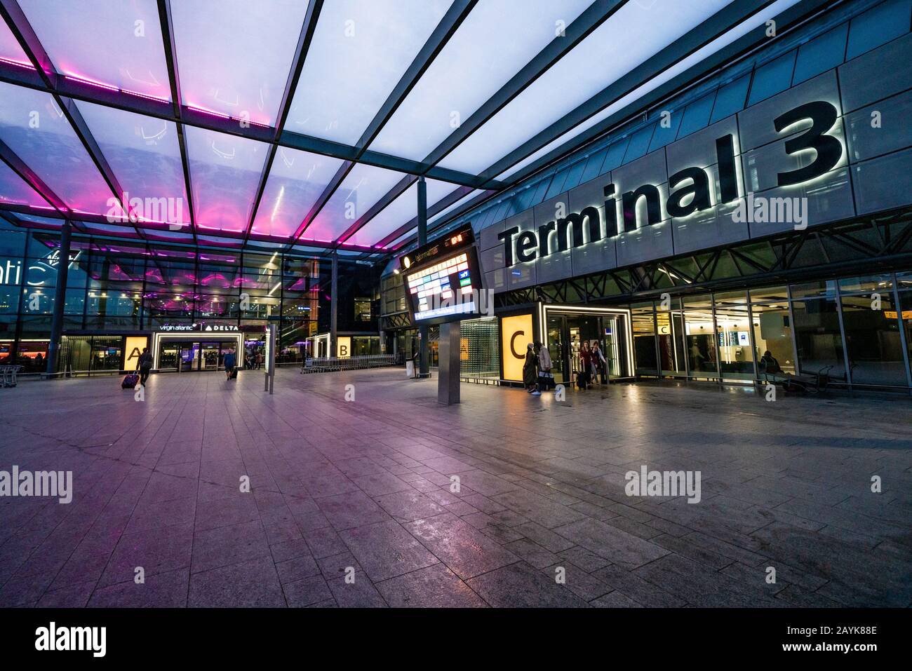 Londra, REGNO UNITO - OTTOBRE 06: Questo è il Terminal 3 di Heathrow, l'aeroporto principale per i voli internazionali il 06 Ottobre 2019 a Londra Foto Stock