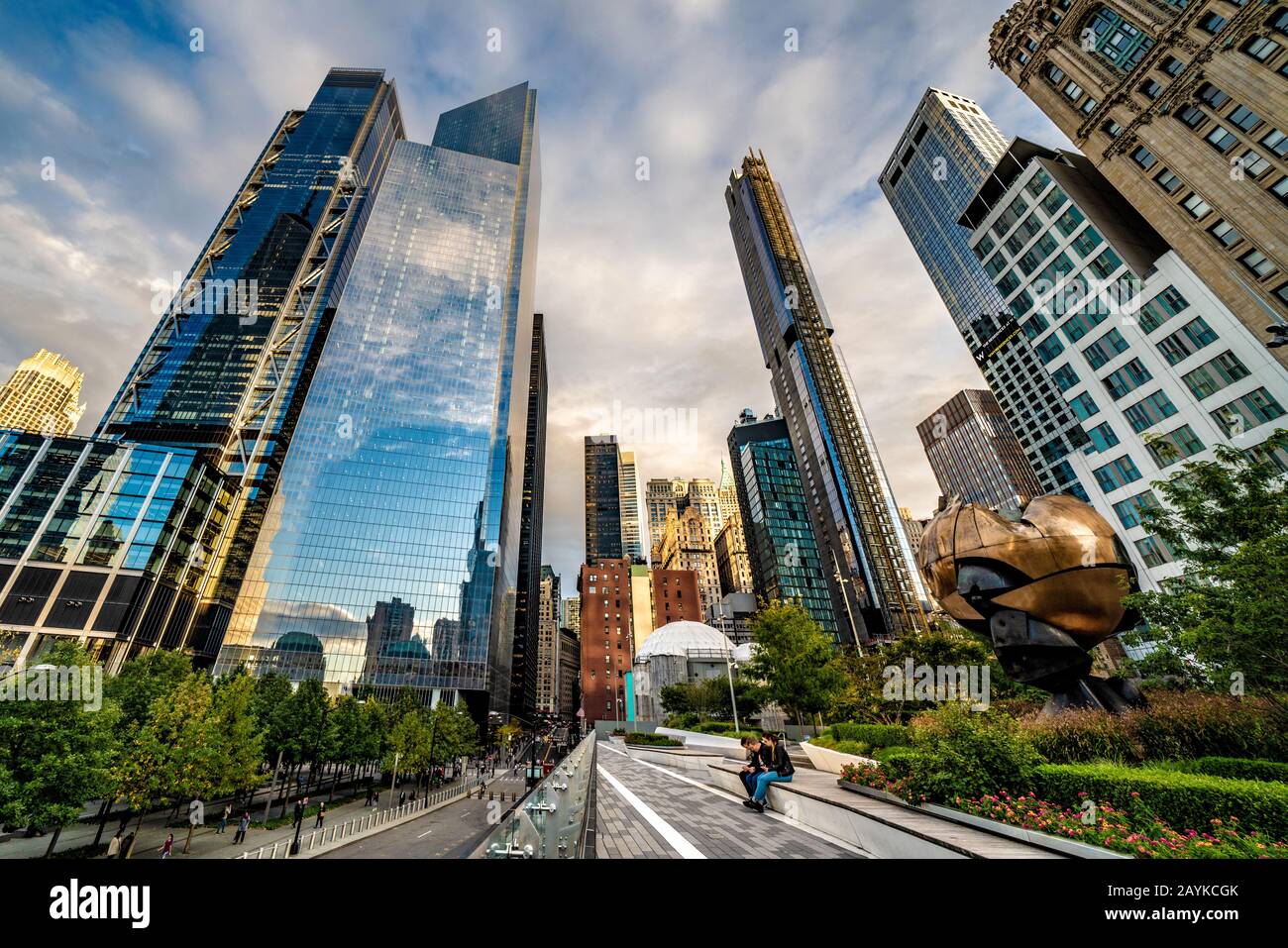 New YORK, USA - 10 OTTOBRE: Vista della città grattacielo da Liberty Park nell'area finanziaria il 10 ottobre 2019 a New York Foto Stock