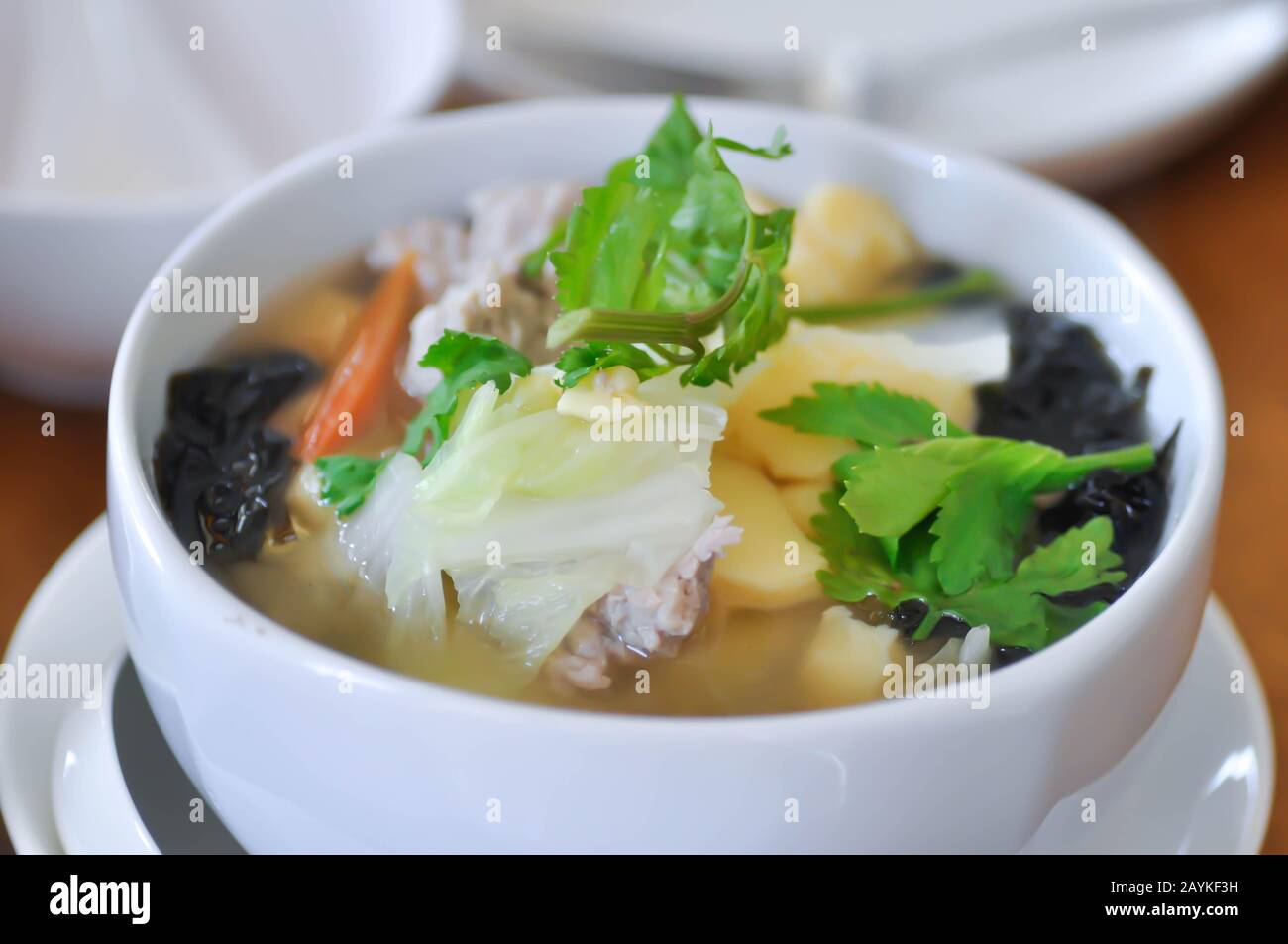zuppa di tofu, zuppa di alghe o zuppa di verdure Foto Stock