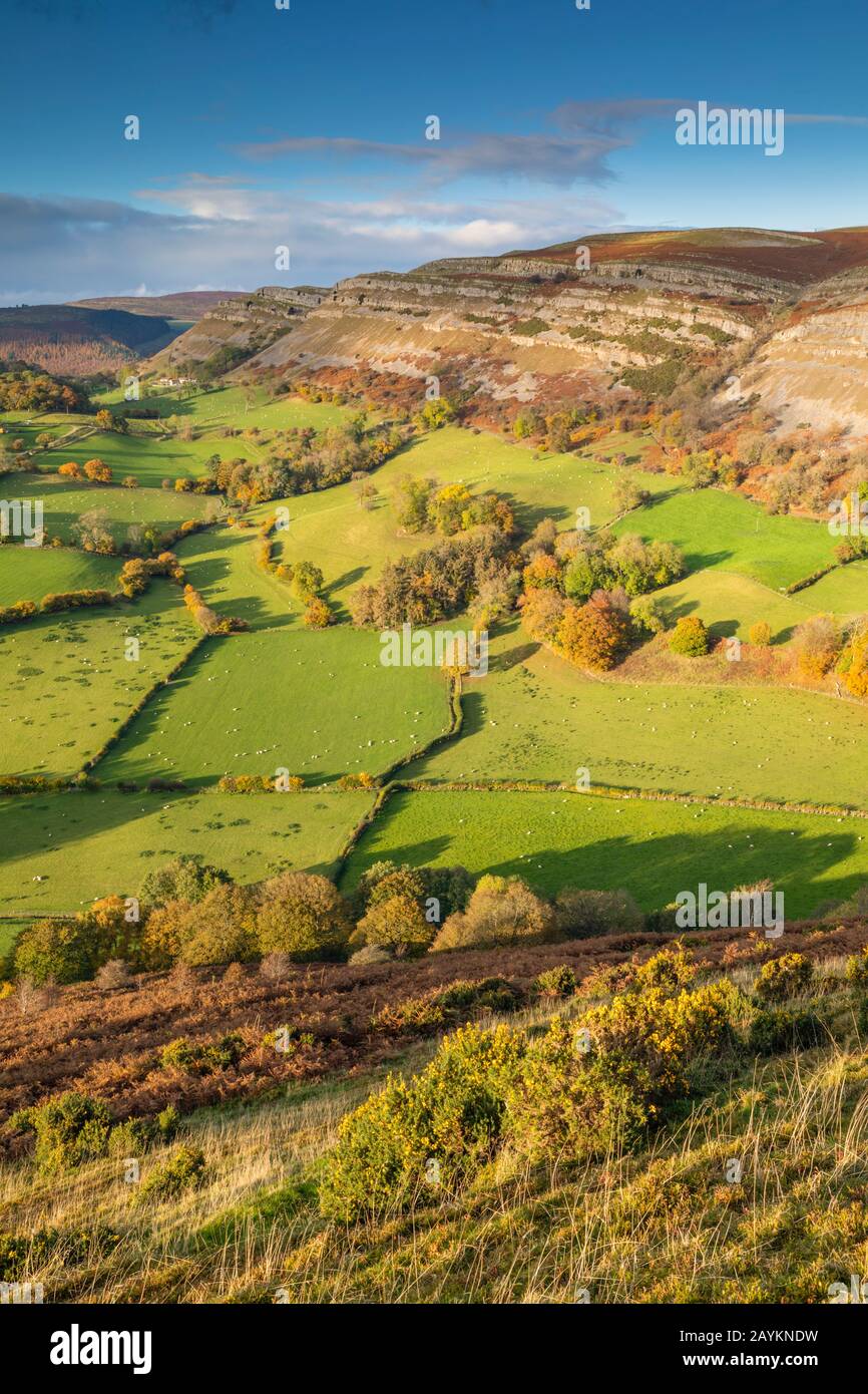 Eglwyseg Rocks vicino a Lllangollen cattura da Castell Dinas Bran. Foto Stock