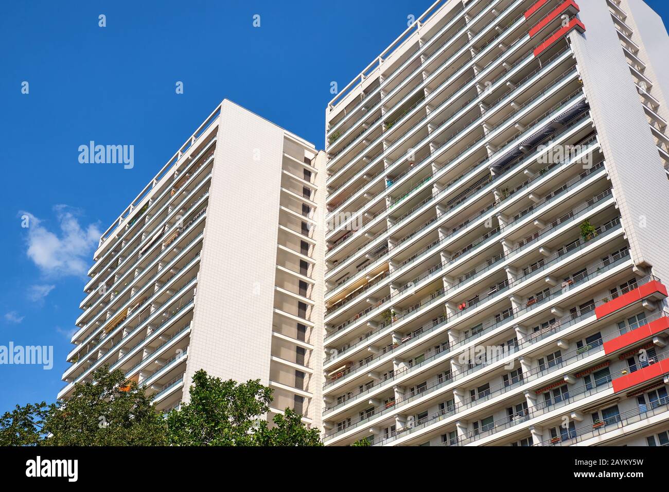 Alloggi sovvenzionati visti nell'ex parte orientale di Berlino Foto Stock