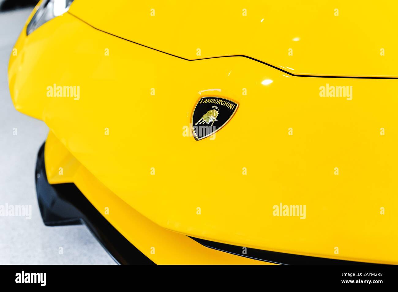 17 MAGGIO 2018, BERLINO, GERMANIA: Vista in primo piano dell'auto sportiva Lamborghini Aventador S. Foto Stock