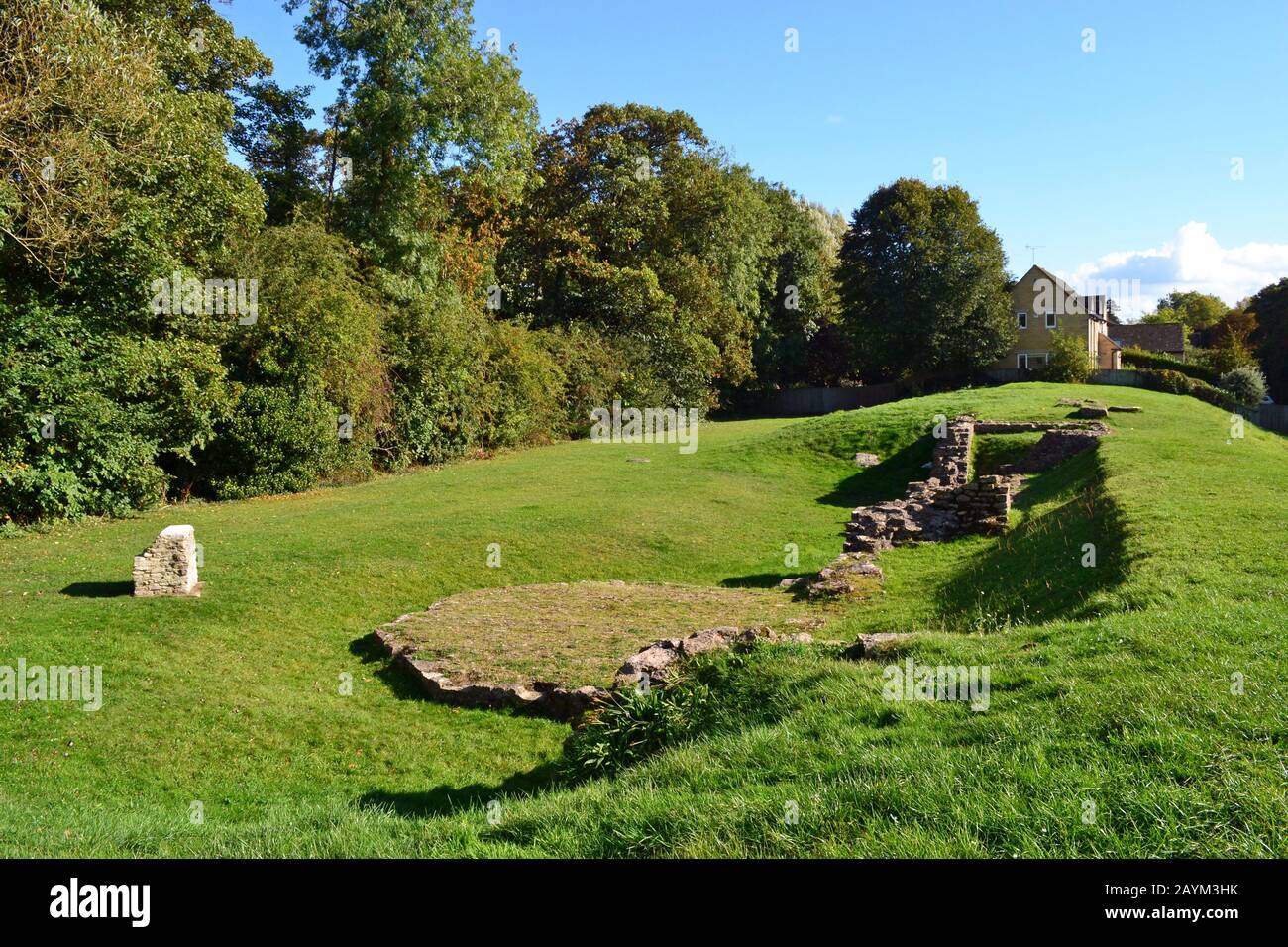 Parte delle mura della città romana rimane nel Cirencester Abbey Park and Gardens, Cirencester, Inghilterra, Gloucestershire, Regno Unito Foto Stock