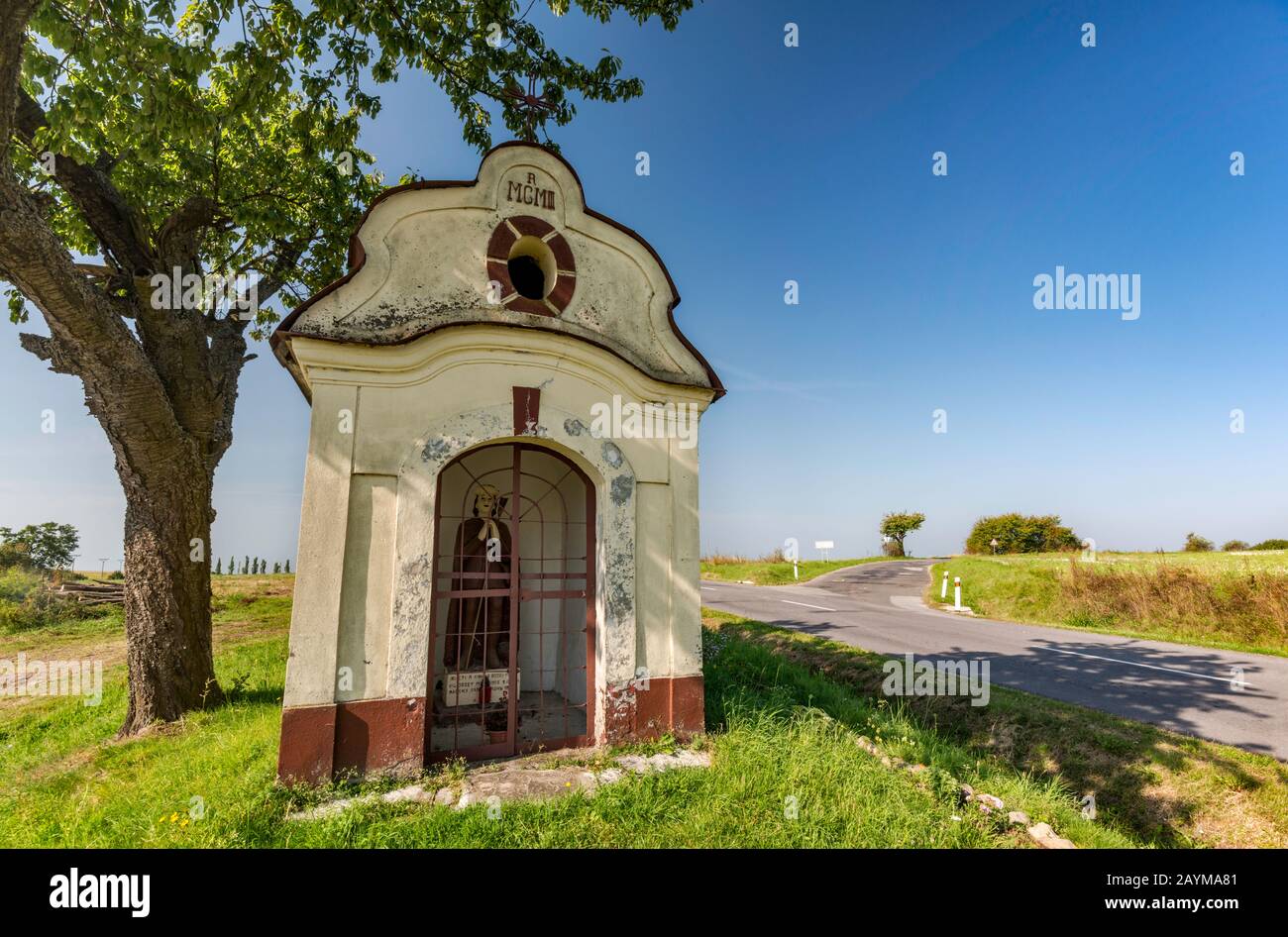 Santuario Stradale, 1903, Vicino Al Villaggio Di Senohrad, Krupinska Planina (Krupin Upland), Regione Di Banska Bystrica, Slovacchia, Europa Centrale Foto Stock