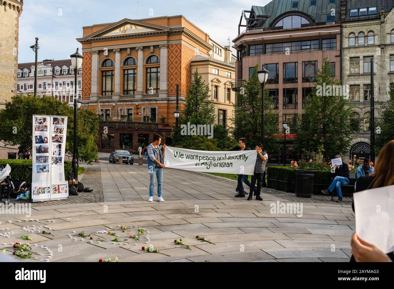 Editoriale 08.31.2019 Oslo Norvegia Manifestanti al di fuori del Parlamento che lottano per la pace e la sicurezza in Afghanistan Foto Stock