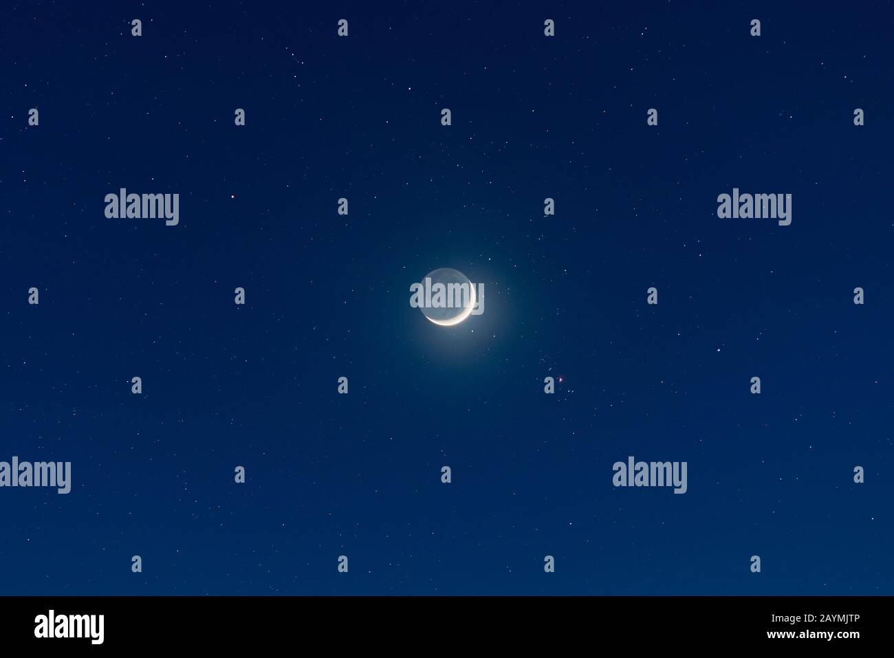 Luna crescente cerata e cielo stellato Foto Stock