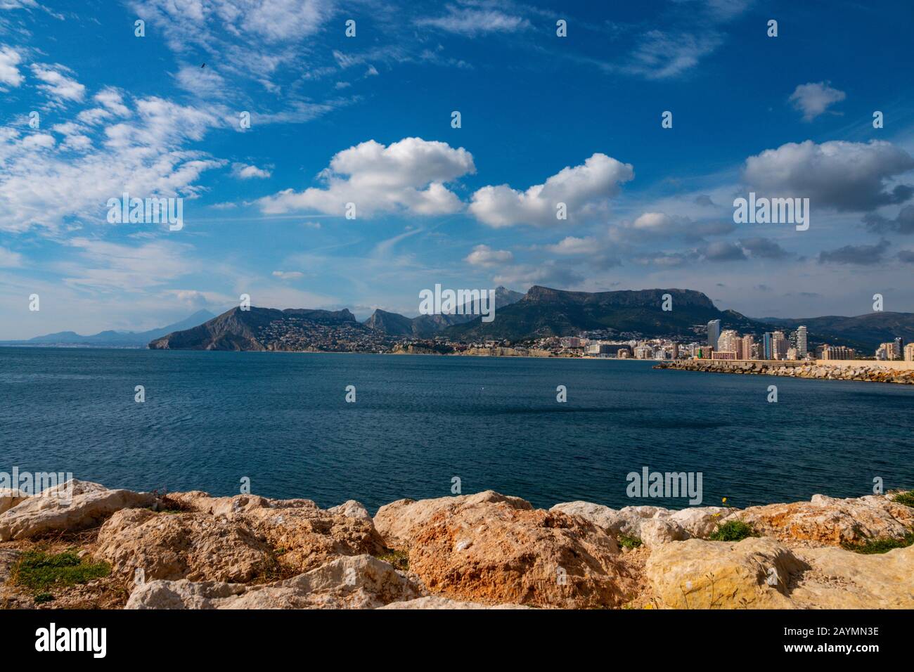 Condomini lungo il lungomare, Calpe, Calp, Costa Blanca, Spagna Foto Stock