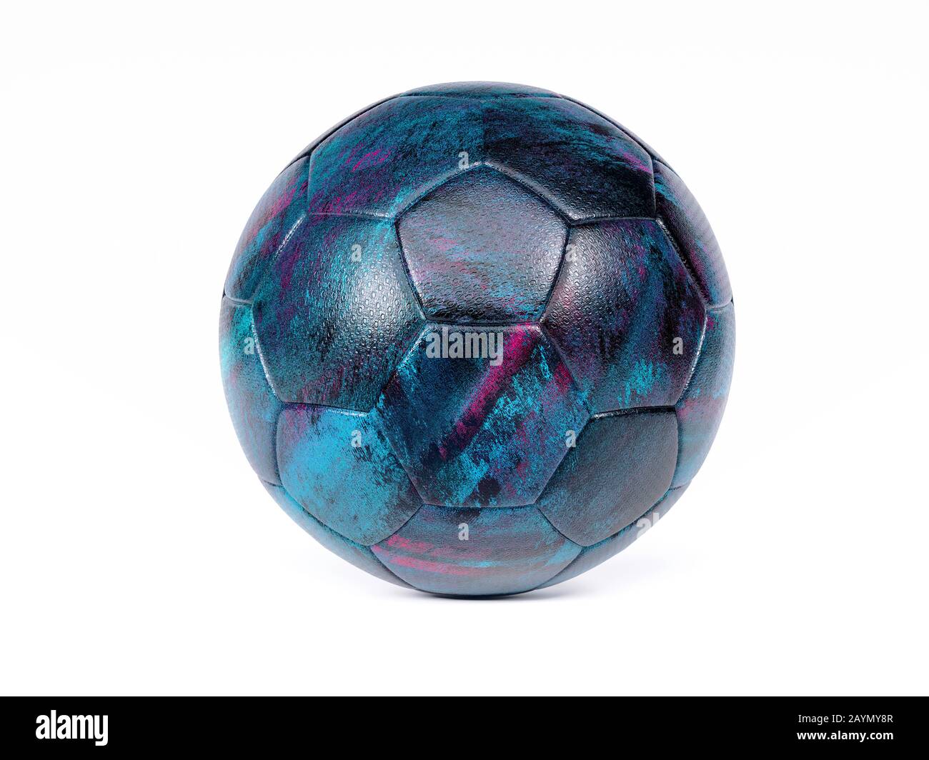 Nero o calcio pallone da calcio con design scuro blu e viola stampa astratta, isolato su sfondo bianco con ombra Foto Stock