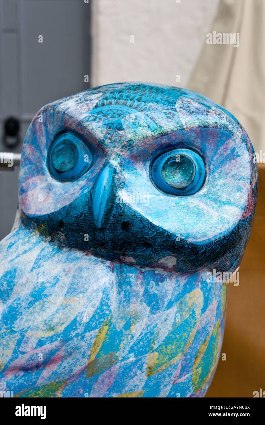 Dipinto Owl Sculpture intorno al Bath City Center alla fine dell'estate 2018. Bath, somerset; Inghilterra, Regno Unito Foto Stock