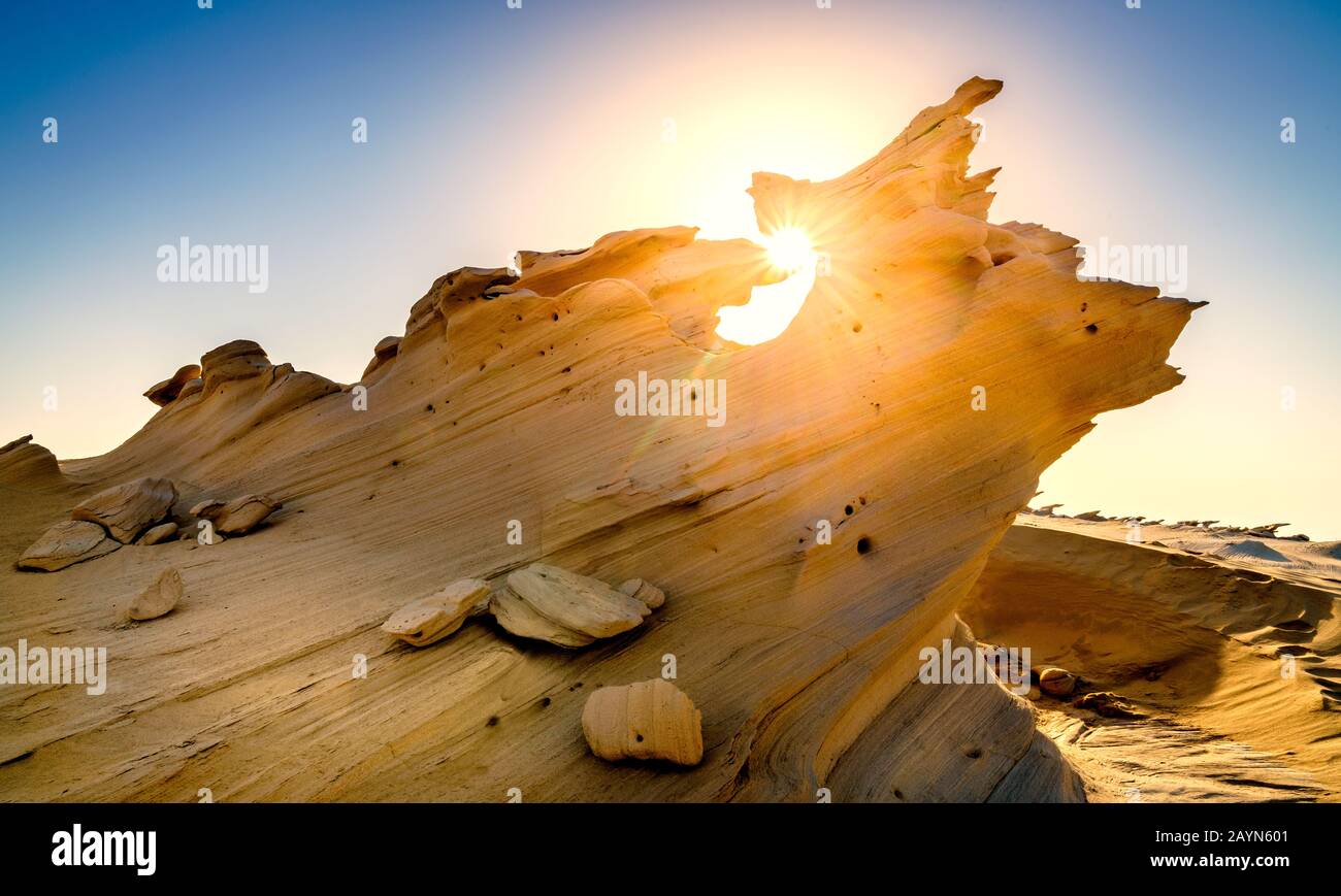 Formazioni di arenaria in Abu Dhabi desert negli Emirati Arabi Uniti Foto Stock