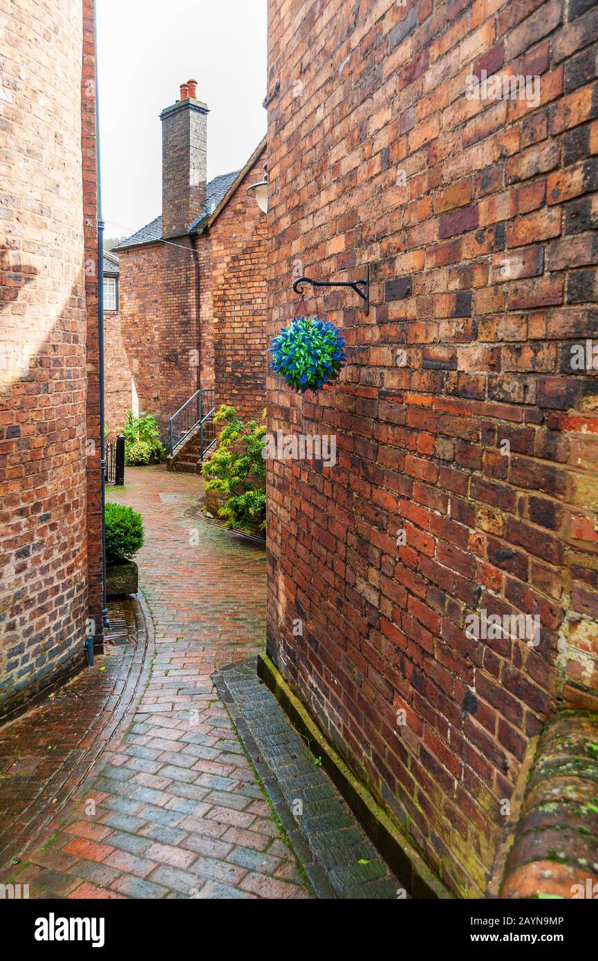 Ironbridge stretta strada pittoresca, nella storica Shropshire, West Midlands Foto Stock