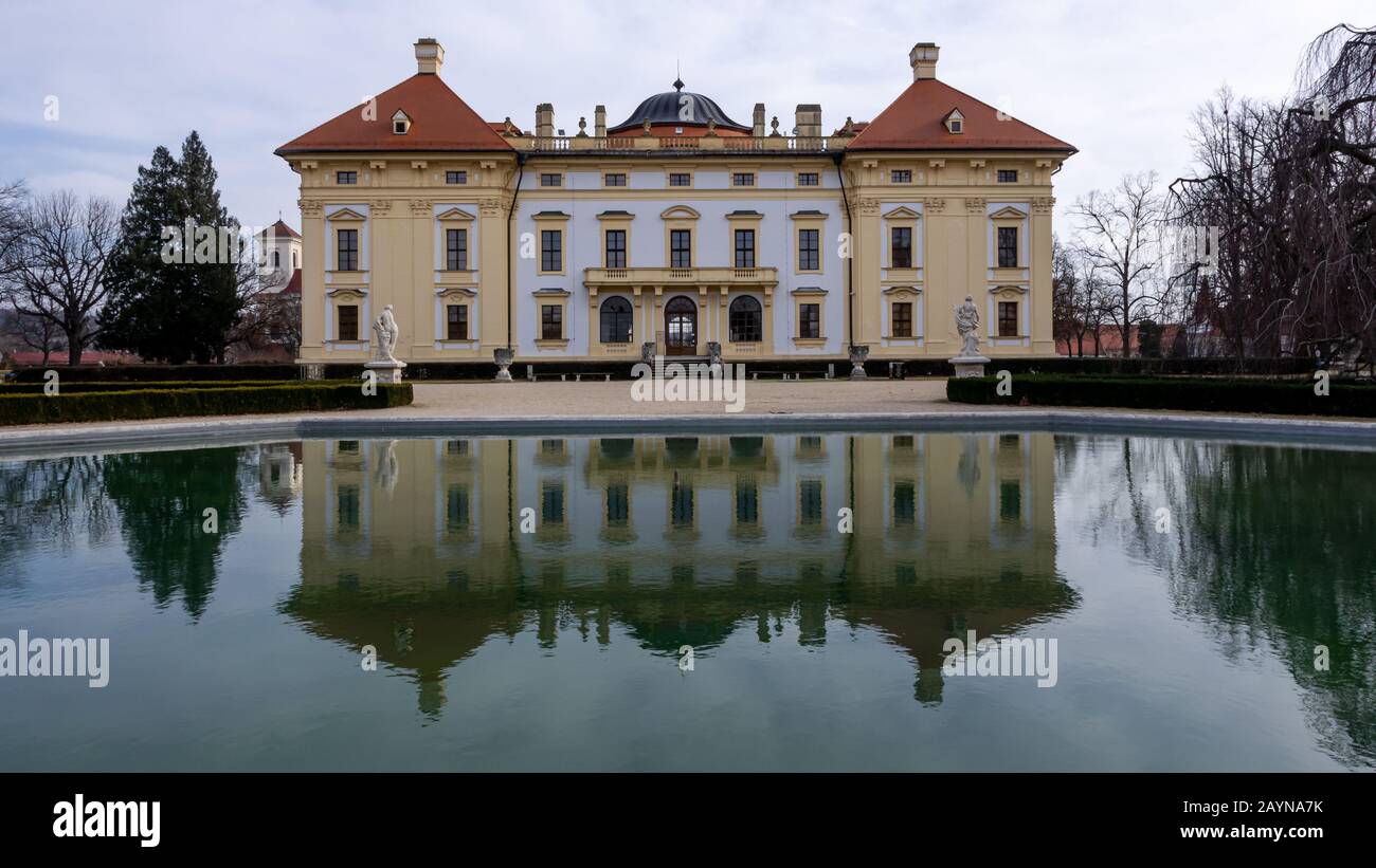 Castello di Slavkov, Austerlitz e la sua riflessione specchio laguna Foto Stock