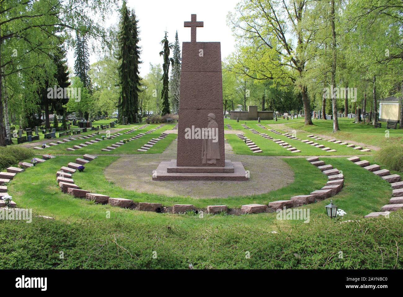 Cimitero di Tammela, tombe di eroi di guerra e un memoriale di Matti Visanti a Tammela, Finlandia. Foto Stock