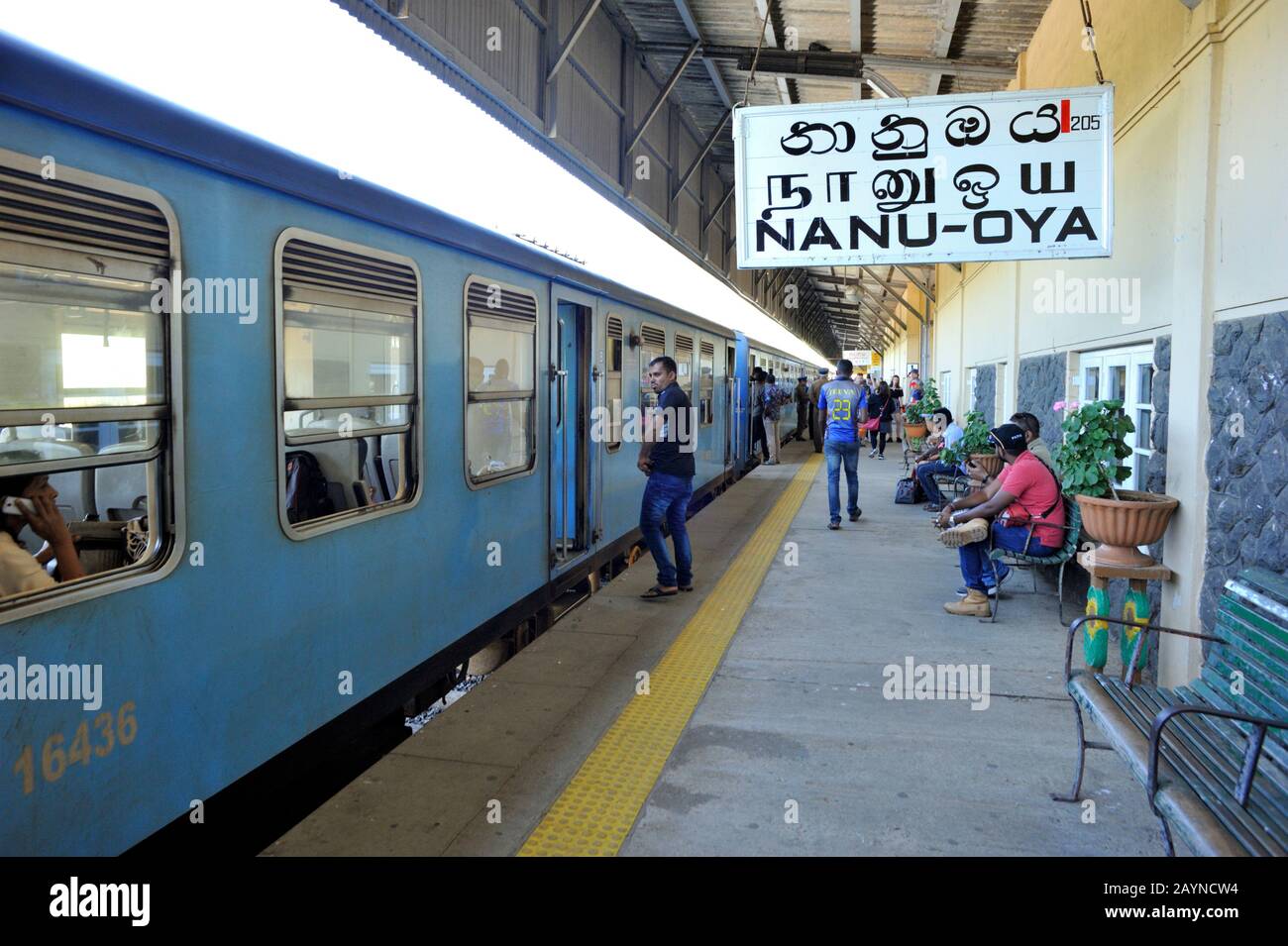 Sri Lanka, Nuwara Eliya, stazione ferroviaria di Nanuoya Foto Stock
