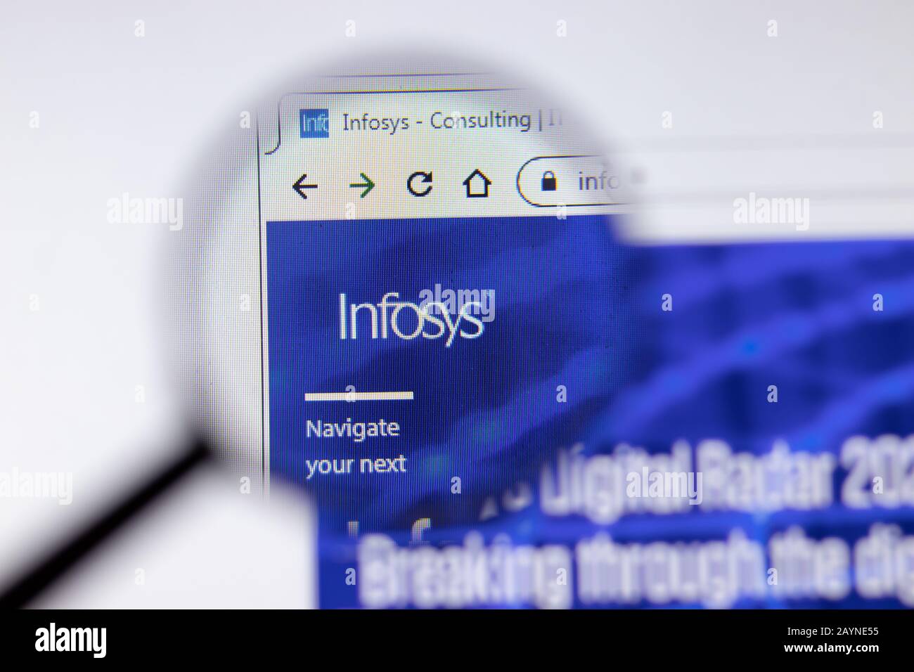 San Pietroburgo, Russia - 18 febbraio 2020: Logo della pagina del sito Web della società Infosys sul display del laptop. Schermata con icona, editoriale Illustrativo Foto Stock