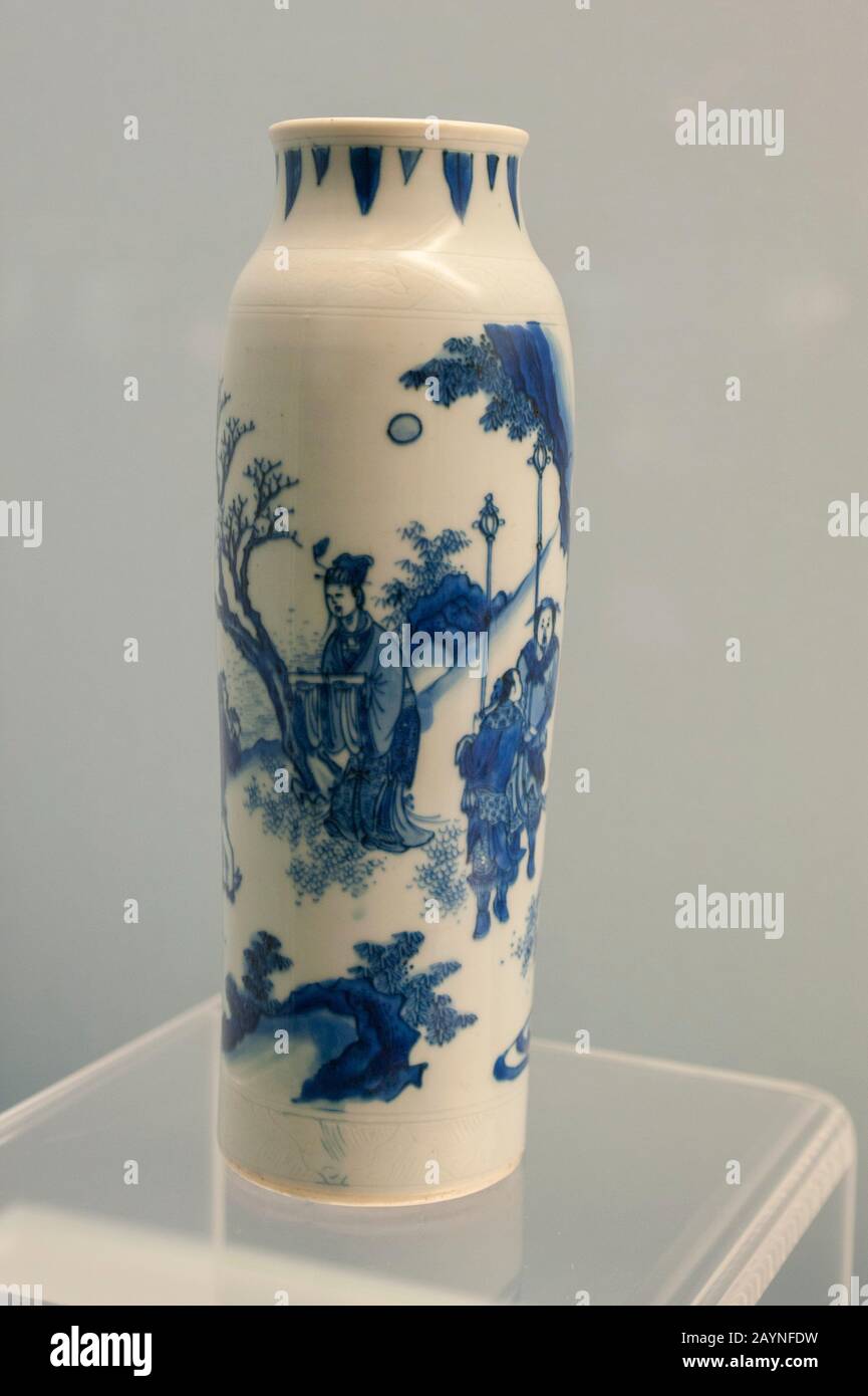 Vaso dal 1628 d.C. (Dinastia Ming) in una mostra al Museo di Shanghai, un museo di antica arte cinese, situato sulla Piazza dei popoli nella Huangpu Foto Stock