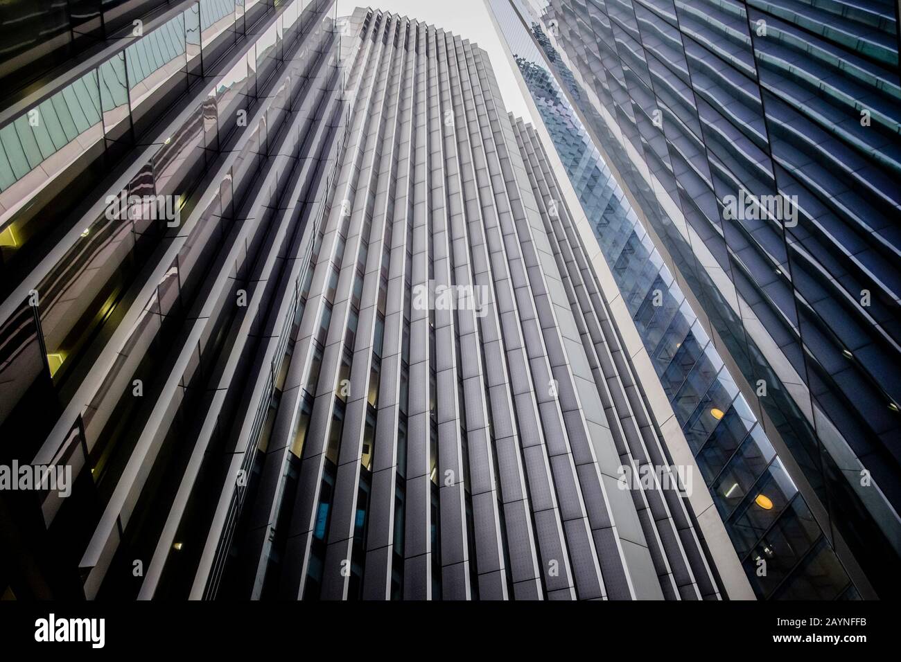 Linee architettoniche e riflessioni, City of London, UK Foto Stock