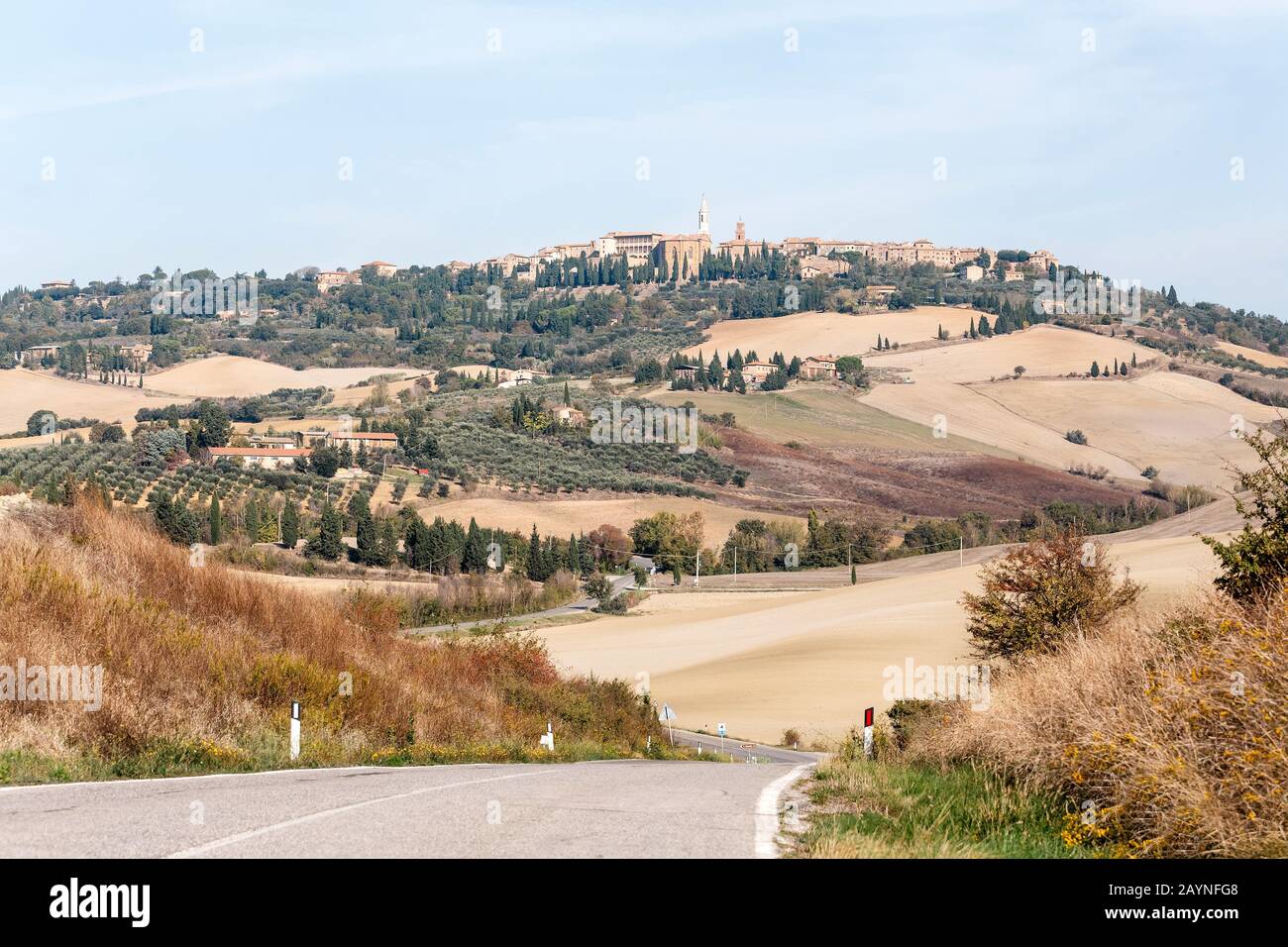 Paesaggio con strada in Toscana, Italia Foto Stock