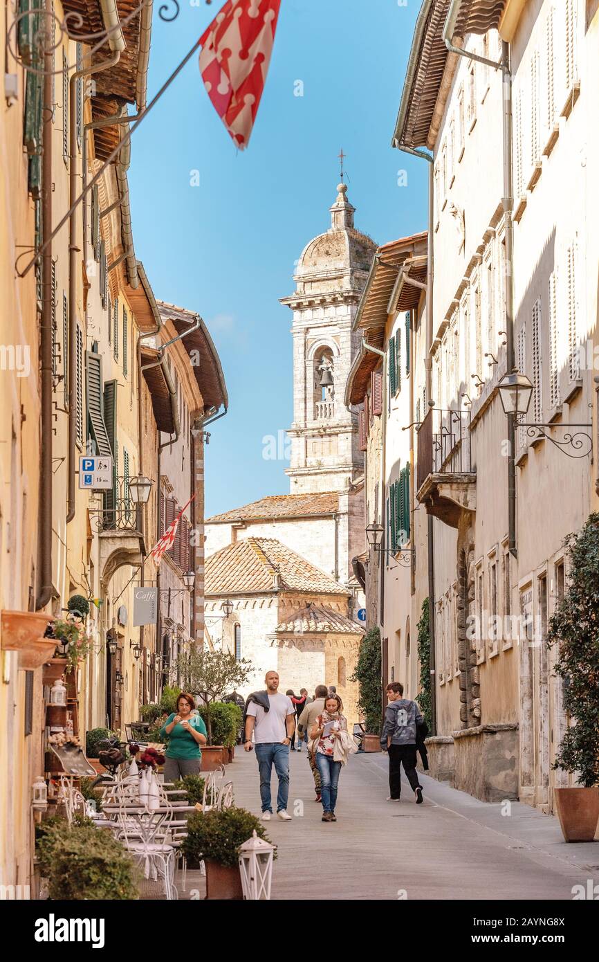 18 OTTOBRE 2018, SAN QUIRICO D ORCIA, ITALIA: Antica città della regione di Siena in Toscana Foto Stock