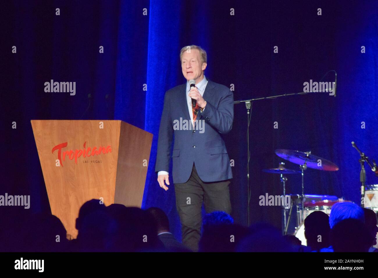 Las Vegas, Stati Uniti. 15th Feb, 2020. Il democratico Tom Steyer parla alla folla al kickoff del caucus democratico del Nevada 2020 all'interno del Tropicana Resort and Hotel il 15 febbraio 2020 a Las Vegas, Nevada. Credito: Il Photo Access/Alamy Live News Foto Stock