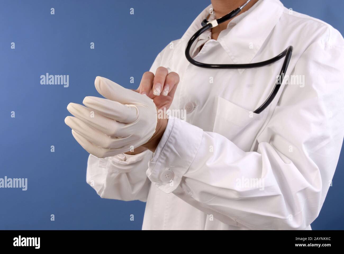 Arzt mit Handschuhe Foto Stock