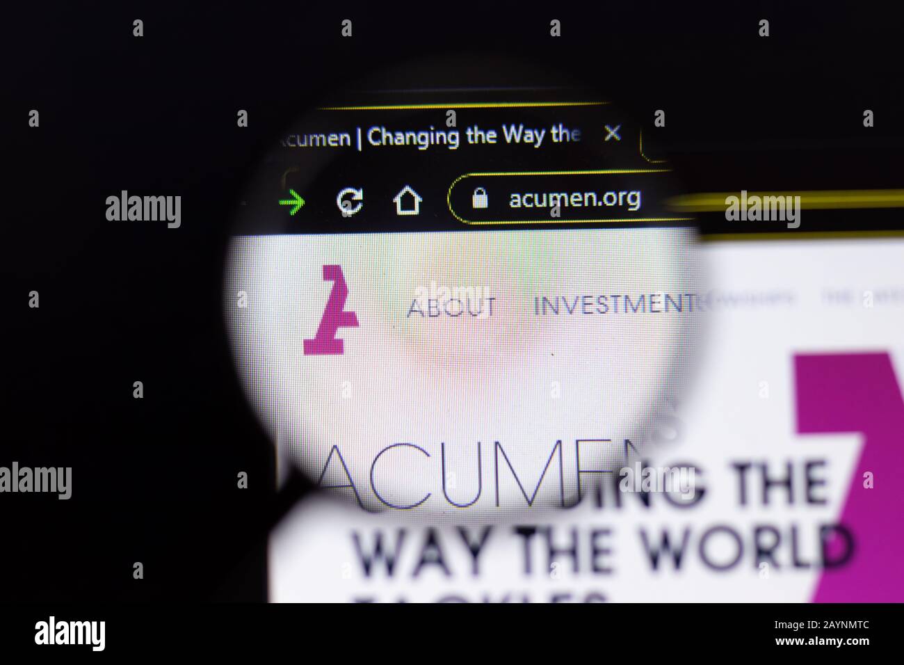 San Pietroburgo, Russia - 18 febbraio 2020: Logo della pagina del sito web della società acumen sul display del laptop. Schermata con icona, editoriale Illustrativo Foto Stock
