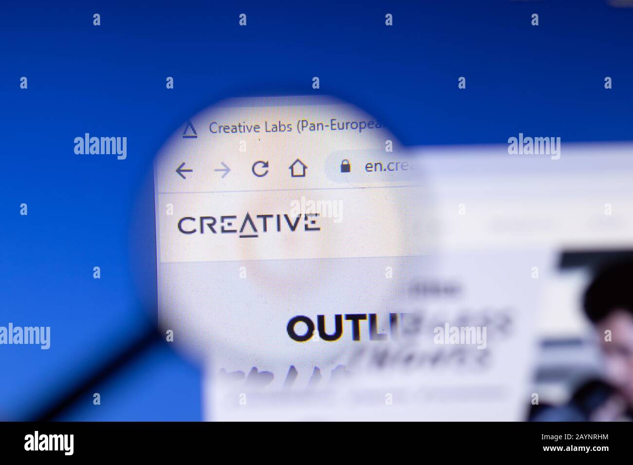 Saint-Petersburg, Russia - 18 febbraio 2020: Logo della pagina del sito Web aziendale Creative Labs sul display del laptop. Schermata con icona, editoriale Illustrativo Foto Stock