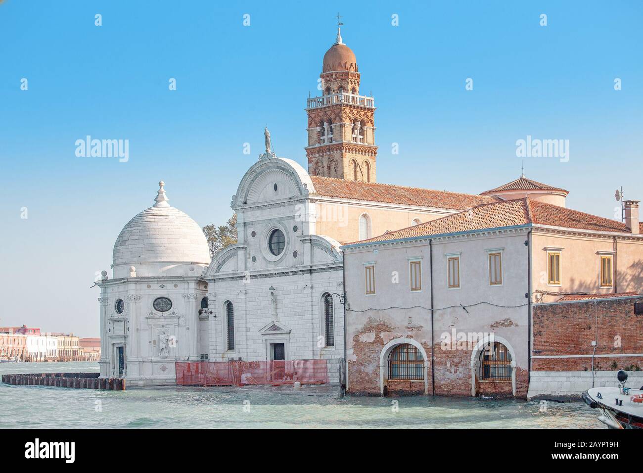 Il vecchio cimitero sull'isola di Venezia è un famoso punto di riferimento turistico e una destinazione Foto Stock