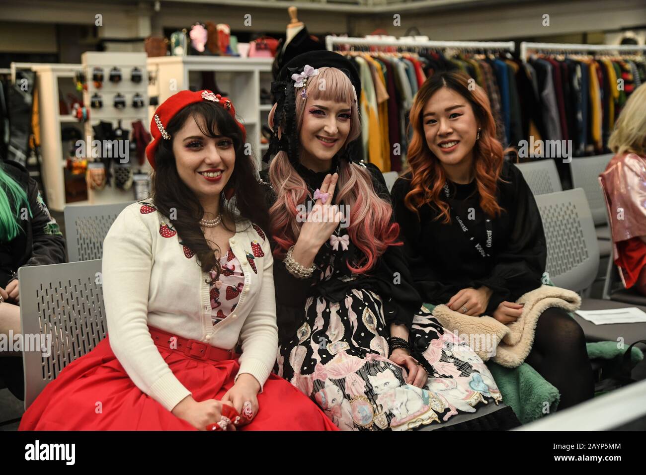 Londra, Regno Unito. 16th Feb, 2020. Centinaia di bancarelle al LondonEdge 2020 | Autentiche Mostre e Sfilate di moda Lifestyle Fashion Trade al Business Design Center. Credito: Immagine Capital/Alamy Live News Foto Stock