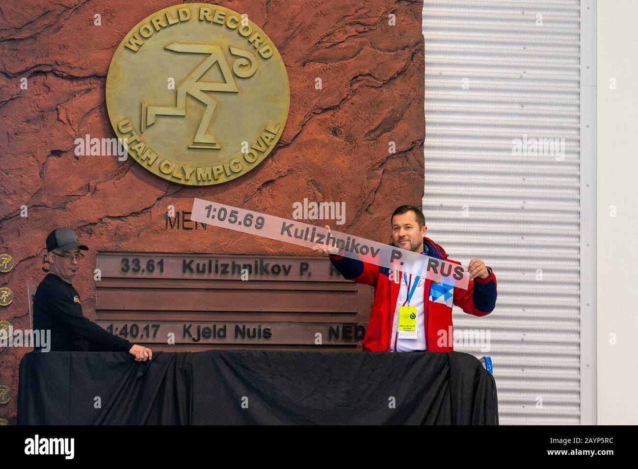 Salt LAKE CITY, Utah Olympic Oval, 16-02-2020, stagione 2019/2020, campionati mondiali di pattinaggio su ghiaccio. Russia allenatore Pavel Abratkiewicz cambiare il record mondiale della 1000m per Pavel Kulizhnikov durante WC distanze singole 16-02-20 credito: Pro Shots/Alamy Live News Foto Stock