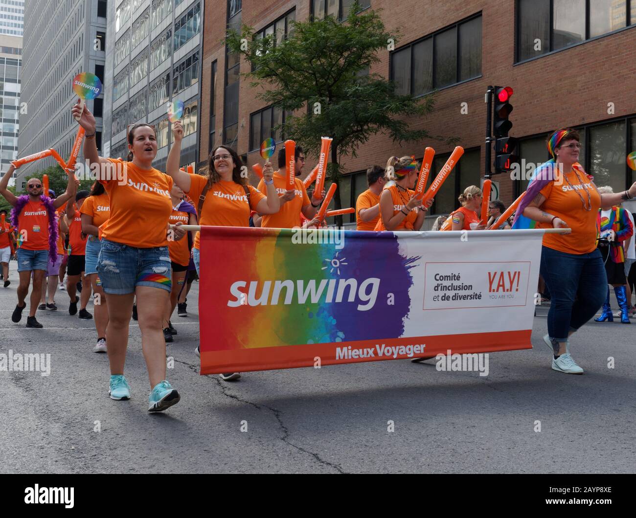 Montreal, Canada. Sunwing partecipa alla sfilata del Montreal Pride nel centro di Montreal. Foto Stock