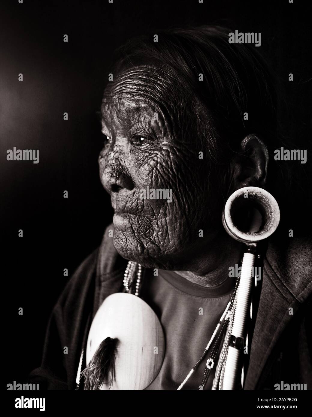 Ultime donne tatuate del viso sopravvissute nello Stato del Chin - Myanmar nessuno sa con certezza dove e perché la tradizione è iniziata Foto Stock