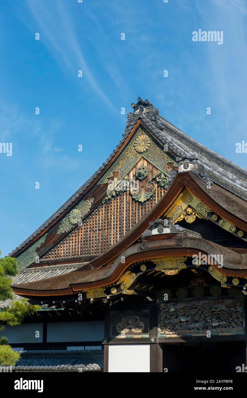 Dettaglio del tetto del Castello Nijo a Kyoto, Giappone. Foto Stock