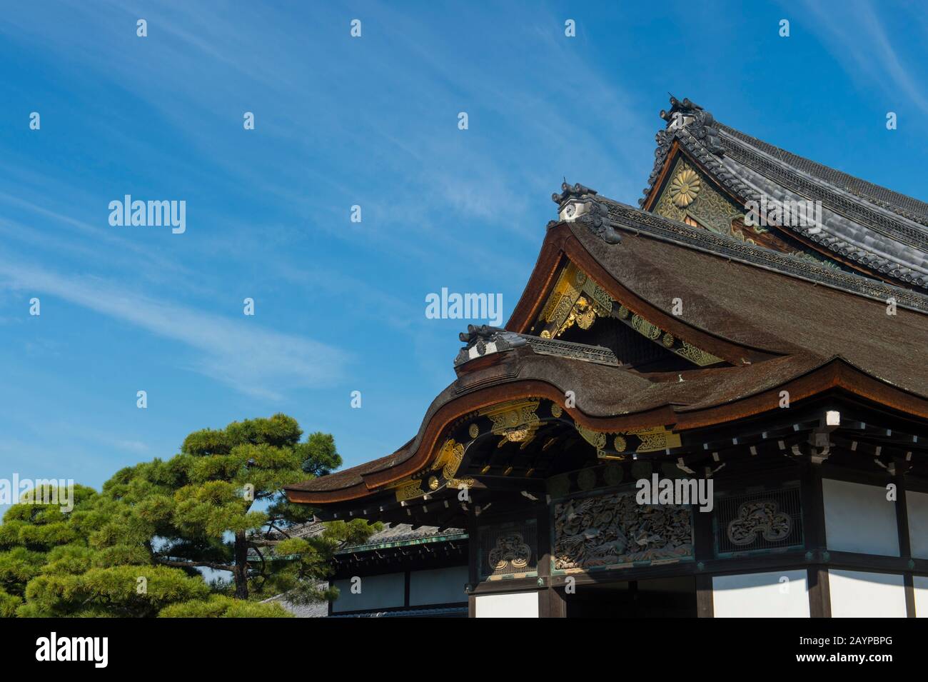 Dettaglio del tetto del Castello Nijo a Kyoto, Giappone. Foto Stock