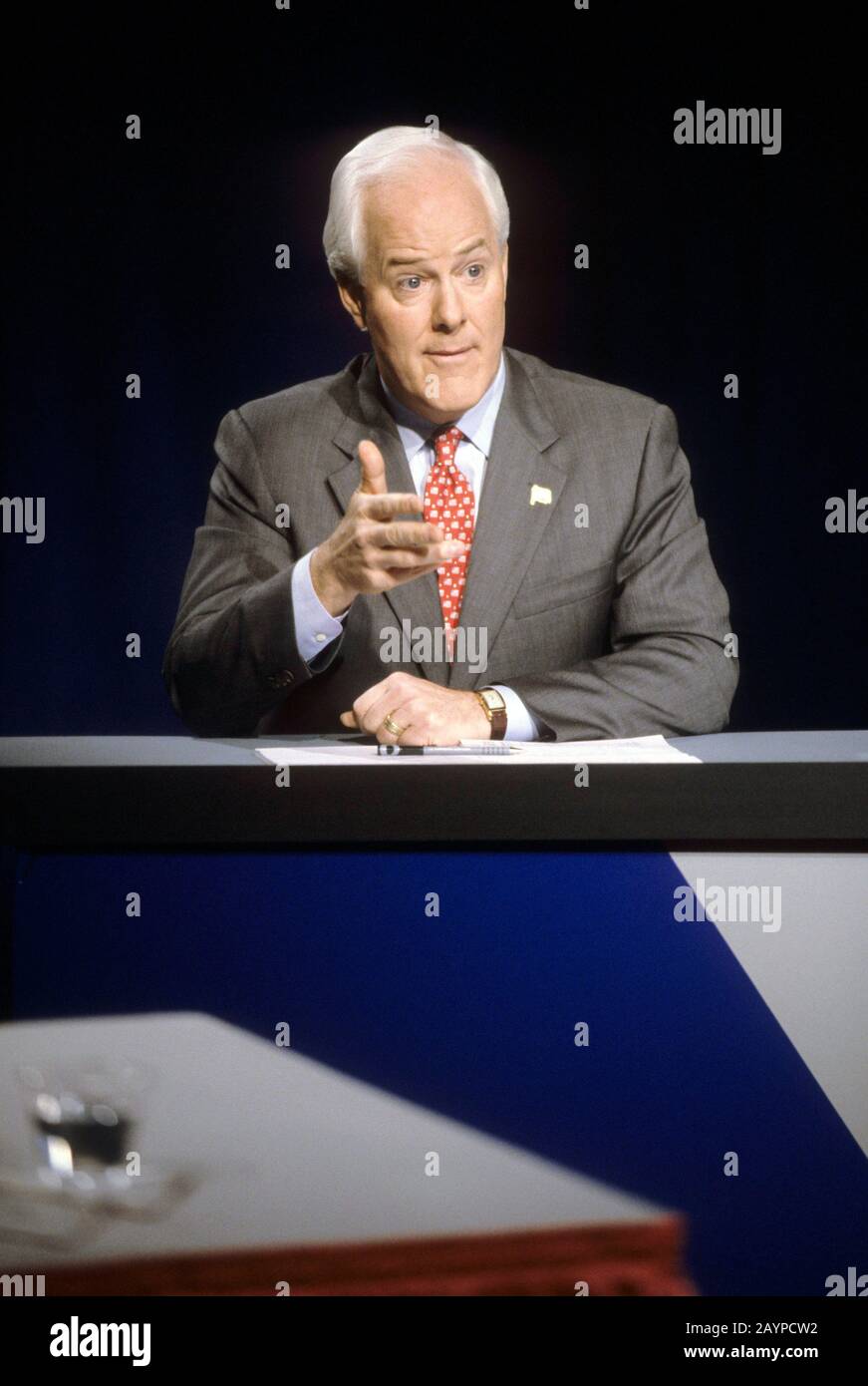 Ottobre 2002, Dallas TX USA: I candidati DEL Senato AMERICANO John Cornyn (nella foto) e Ron Kirk nel dibattito politico. ©Bob Daemmrich Foto Stock