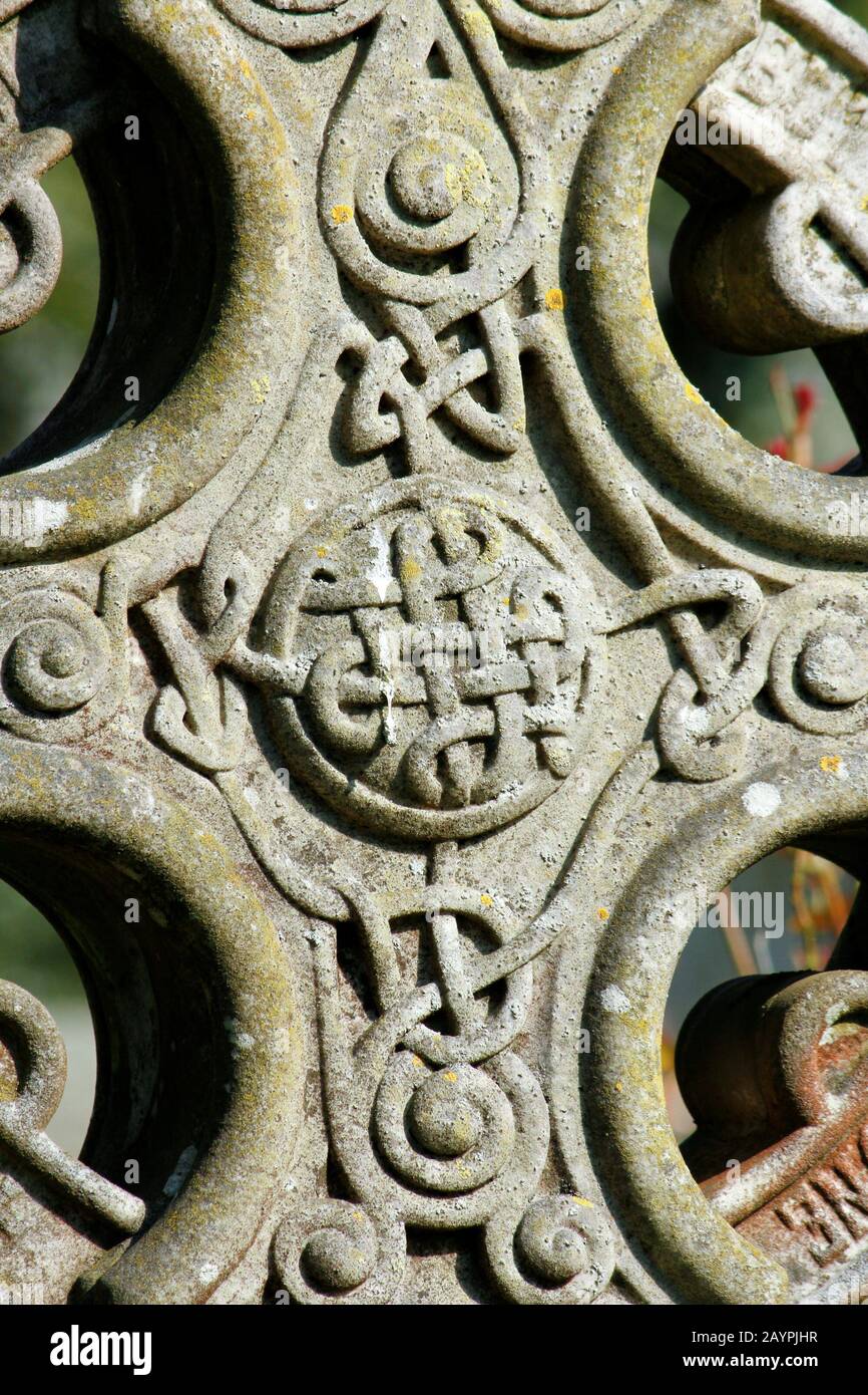 Dettaglio di lapide scolpite in pietra celtica croce chiesa di San Pietro, Knossington, Leicestershire, Regno Unito. Vedere anche le immagini 2AYPJJ1, 2AYPJHY, 2AYPJHX. Foto Stock