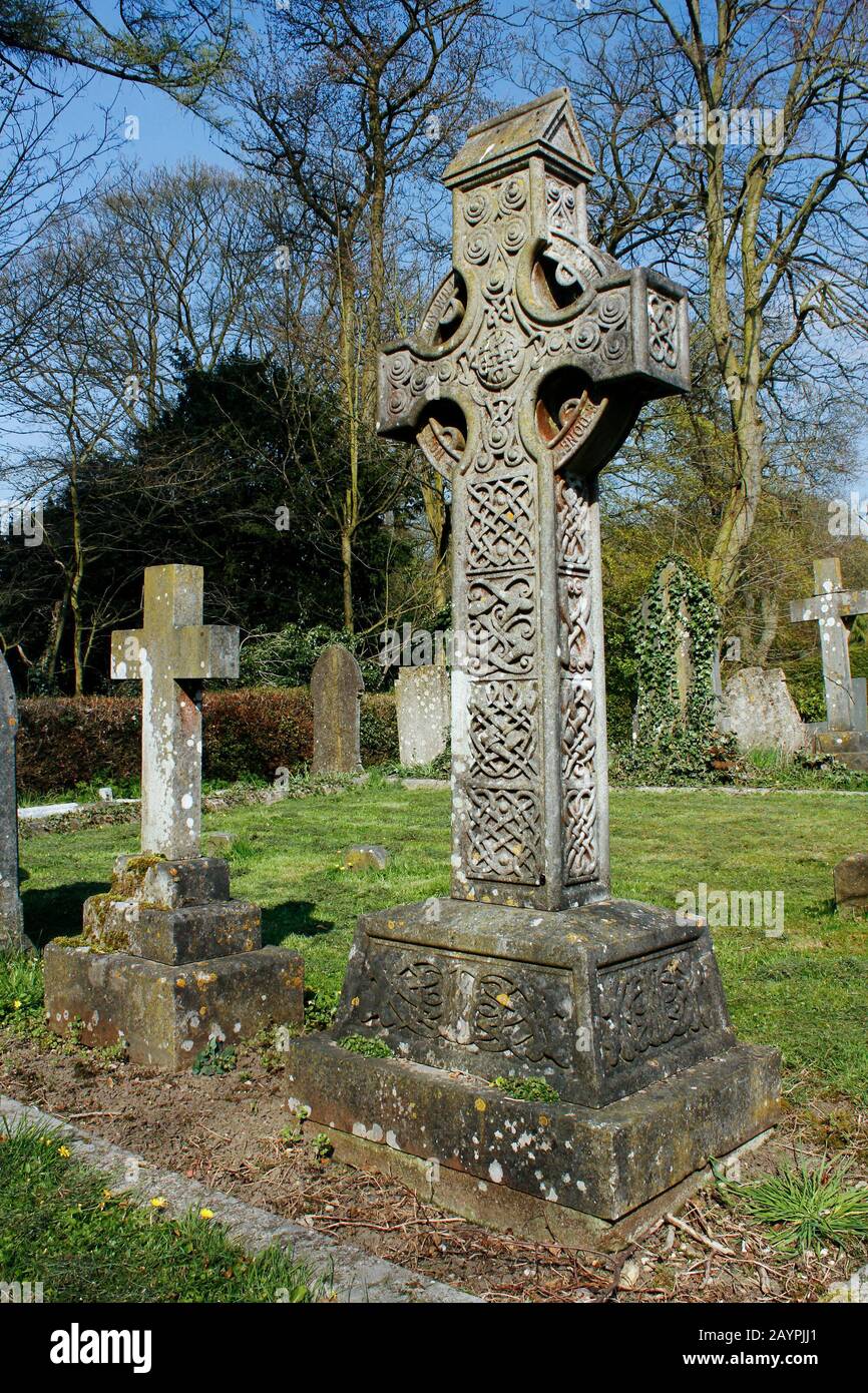 Ornata pietra scolpita celtica croce lapide chiesa di San Pietro, Knossington, Leicestershire, Regno Unito. Vedere anche le immagini 2AYPJHY, 2AYPJHX, 2AYPJHR Foto Stock