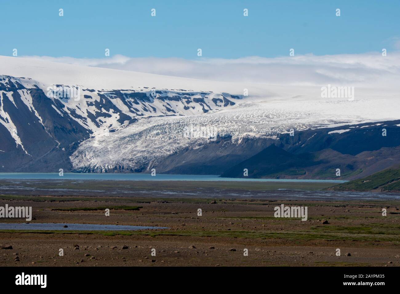 Vista dello Skriddufell e Fremri-Skridjokull con l'Hvitarvatn (Lago Bianco) all'estremità sud di Langjokull in Islanda. Foto Stock