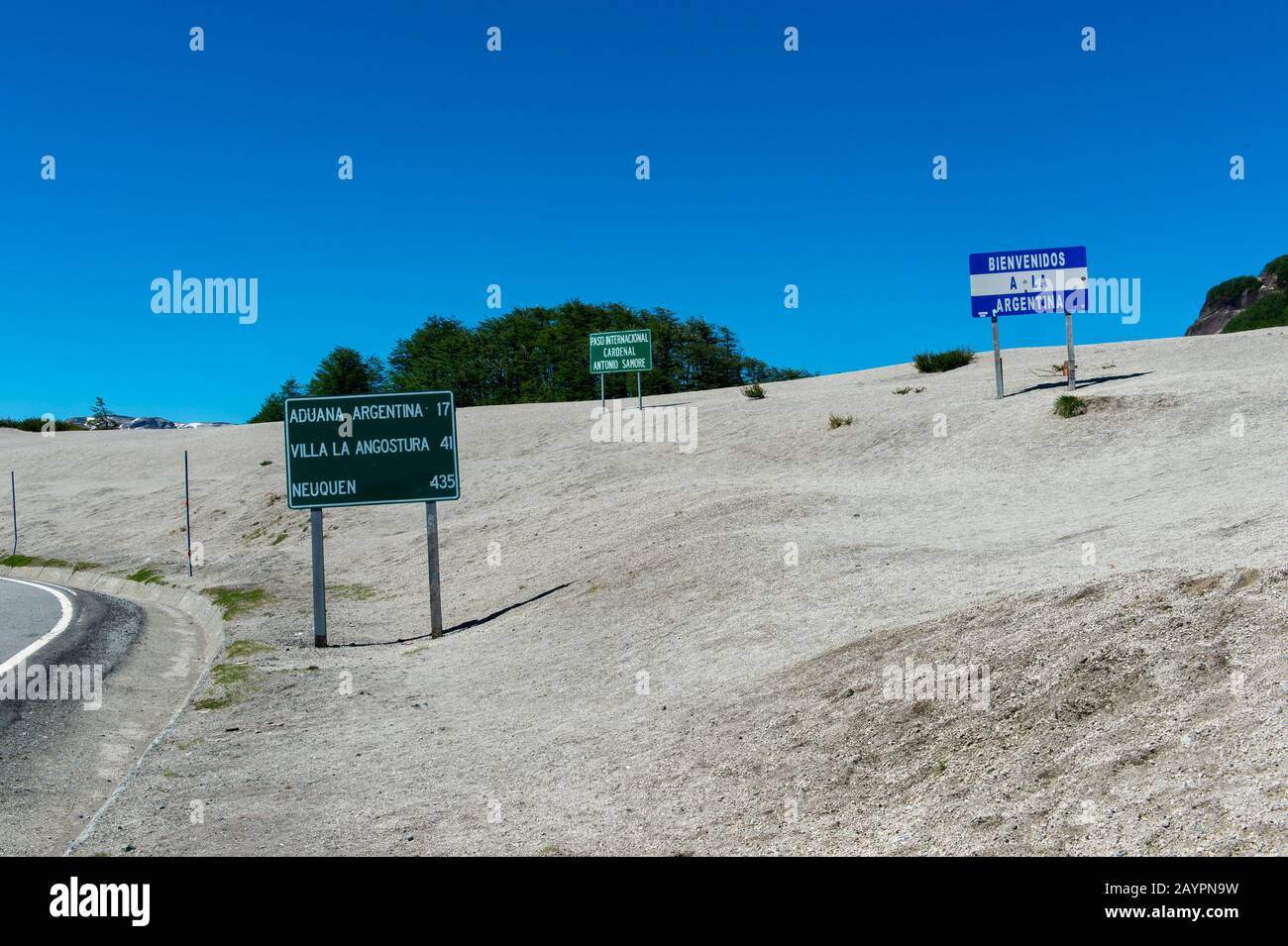 Cenere vulcanica dall'eruzione del Puyehue-Cordón Caulle del 2011 al Passo Cardenal Antonio Samoré, uno dei principali passi di montagna attraverso il so Foto Stock