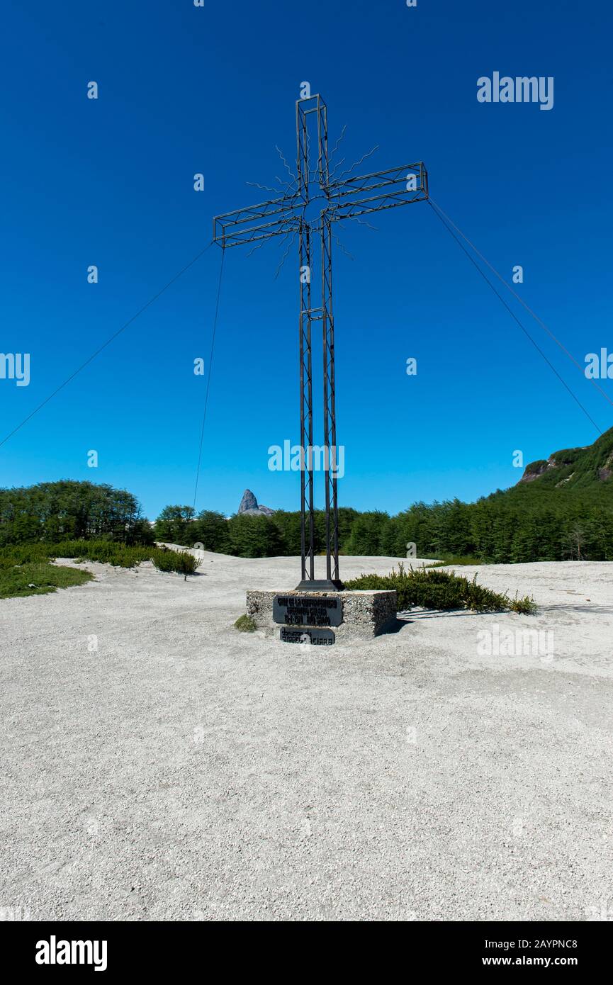 Cenere vulcanica dall'eruzione del Puyehue-Cordón Caulle del 2011 al Passo Cardenal Antonio Samoré, uno dei principali passi di montagna attraverso il so Foto Stock