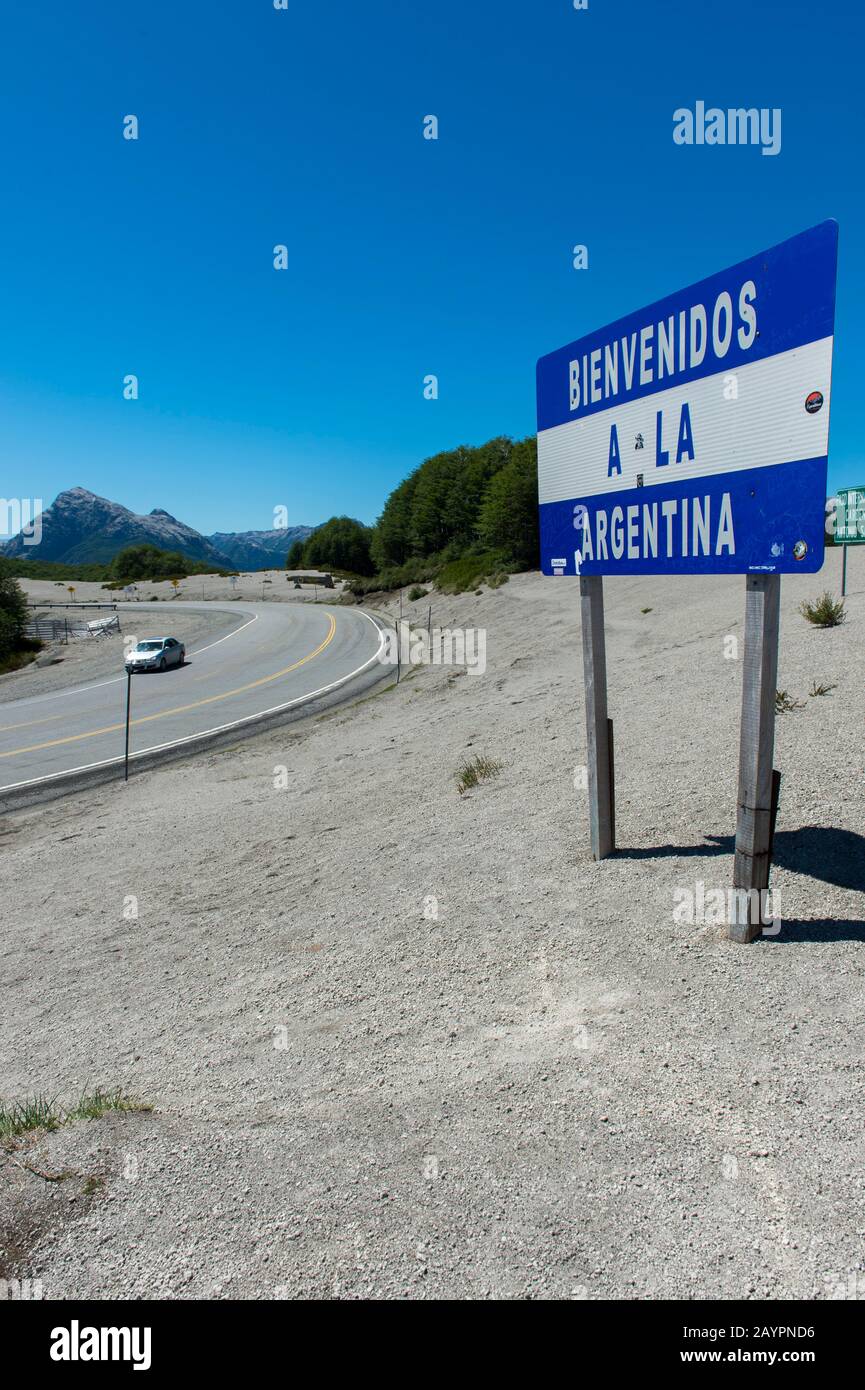 Cenere vulcanica dall'eruzione del Puyehue-Cordón Caulle del 2011 al Passo Cardenal Antonio Samoré, uno dei principali passi di montagna attraverso il so Foto Stock