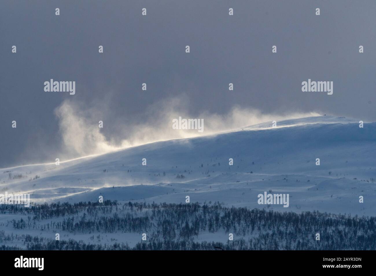 Neve deriva in Nord Norways montagne, Norvegia, Troms Foto Stock