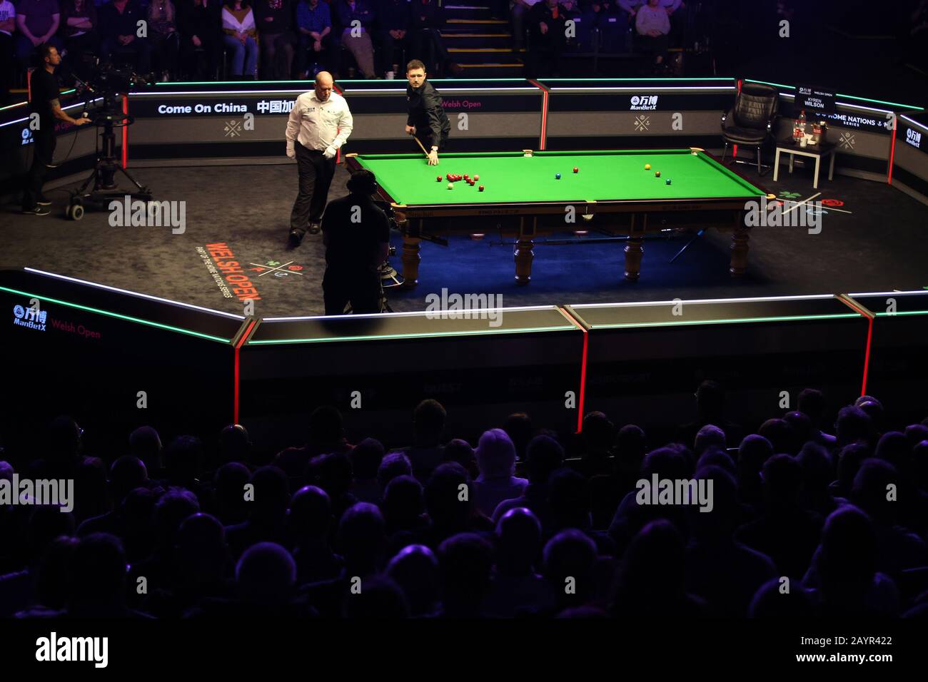 Cardiff, Regno Unito. 16th Feb, 2020. Kyren Wilson d'Inghilterra durante l'incontro finale contro Shaun Murphy d'Inghilterra . ManBet X Welsh Open snooker 2020, giorno 7, ultimo giorno alla Motorpoint Arena di Cardiff, Galles del Sud Domenica 16th Febbraio 2020 pic di Andrew Orchard/Andrew Orchard sport fotografia/Alamy Live News Credit: Andrew Orchard sport fotografia/Alamy Live News Foto Stock