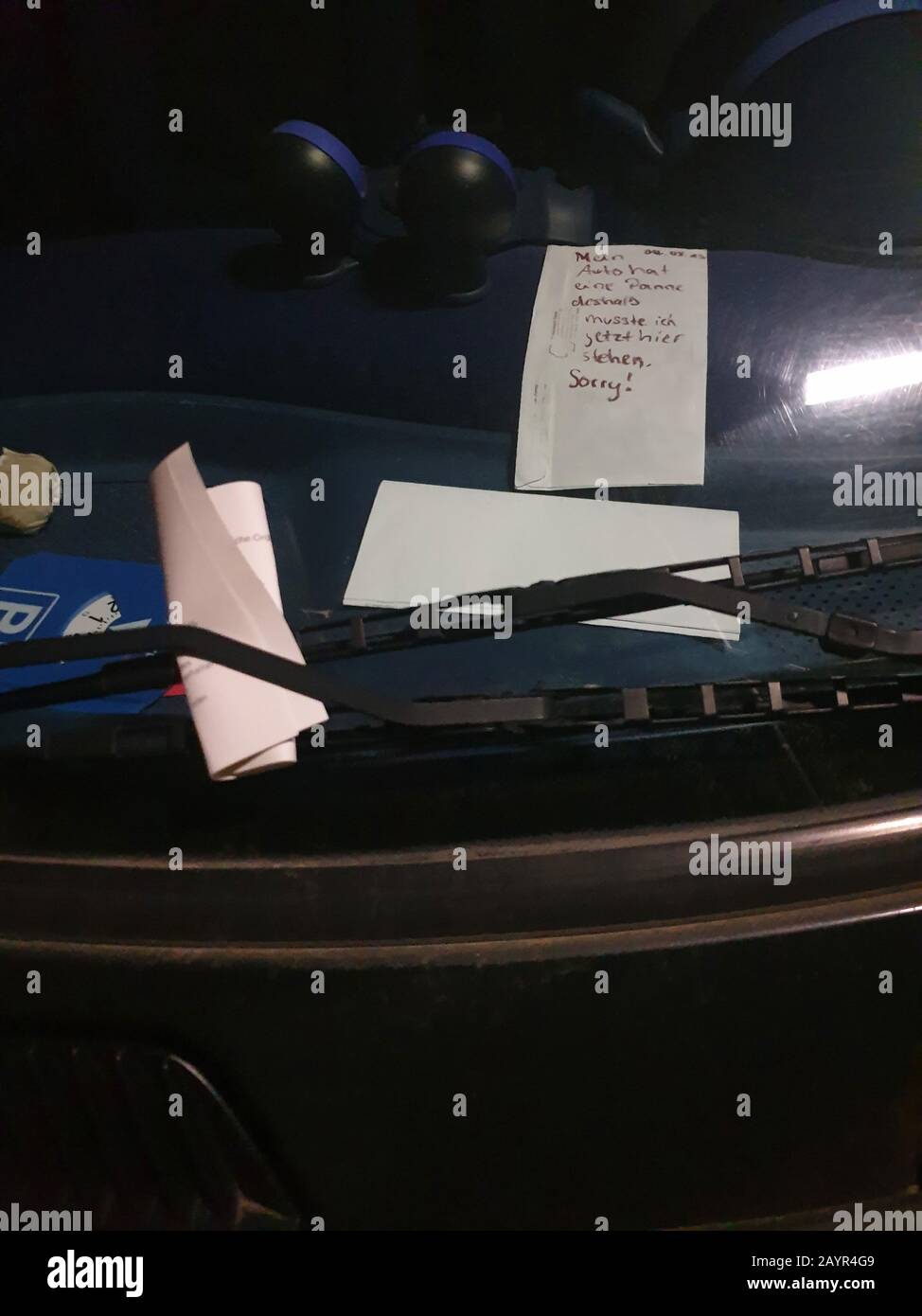 Violazione di separazione su un parabrezza nonostante la richiesta di non farlo causa di un guasto, Germania Foto Stock