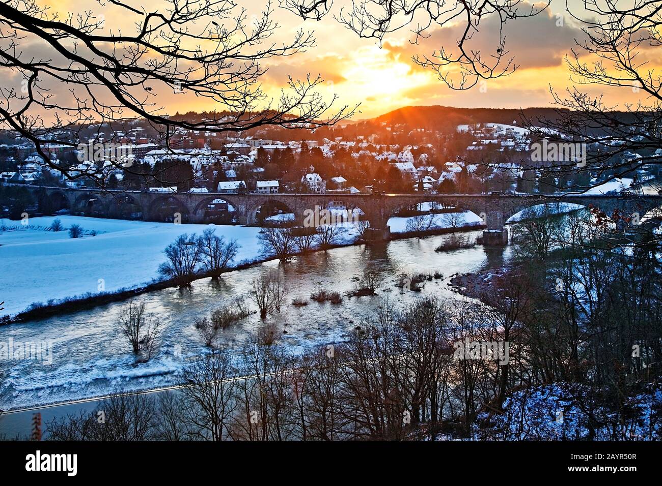 Valle della Ruhr in inverno al tramonto, Germania, Renania Settentrionale-Vestfalia, zona della Ruhr, Witten Foto Stock