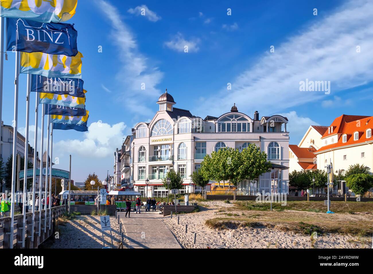 Binz on Rügen: Una località balneare dalla tradizione. Le magnifiche case nello stile dell'architettura termale sono diventate sinonimi di Binz, che è tod Foto Stock