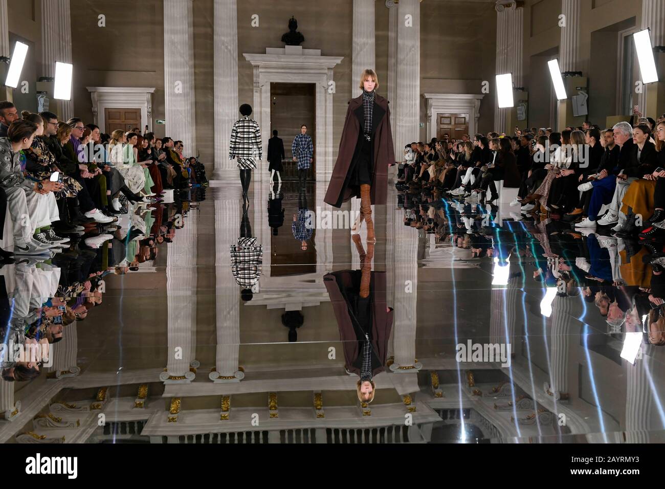 Victoria Beckham AW20 Runway durante la settimana della Moda di Londra Febbraio 2020 - Londra, UK 16/02/2020 | utilizzo in tutto il mondo Foto Stock