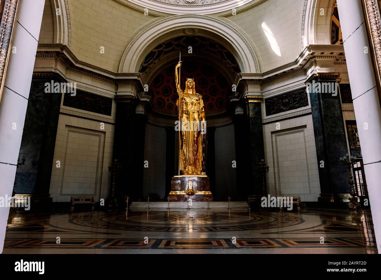 26 novembre 2019, l'Avana, Cuba: Statua della Repubblica all'interno del palazzo del parlamento di Capitolio Cuba Foto Stock