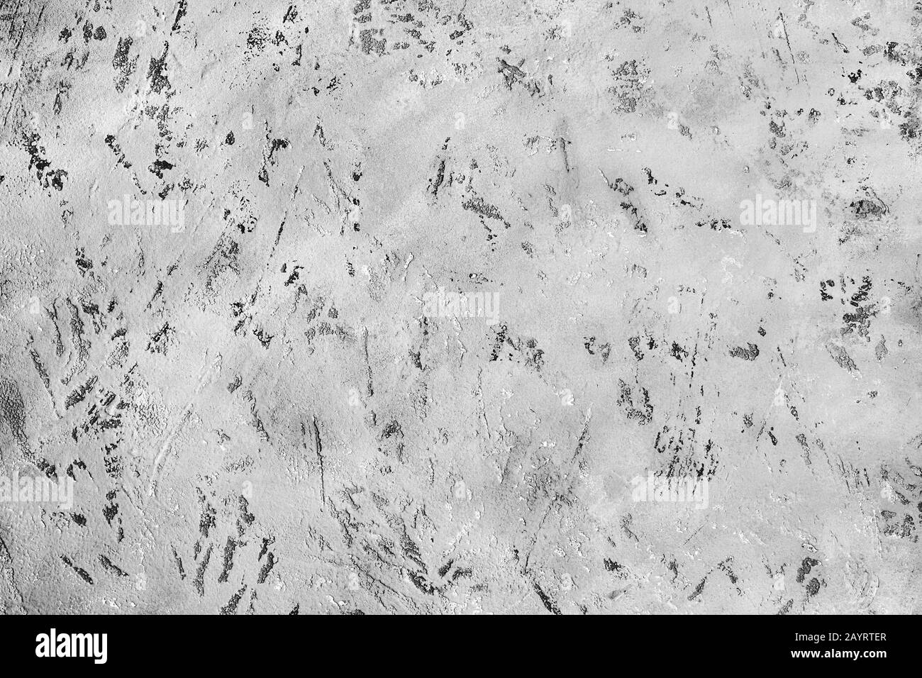 Grigio scuro arte stucco macchiato graffiato sfondo primo piano, grigio ruvido cemento trama sfondo, bianco e nero cemento testurizzato parete, argento opaco intonaco Foto Stock