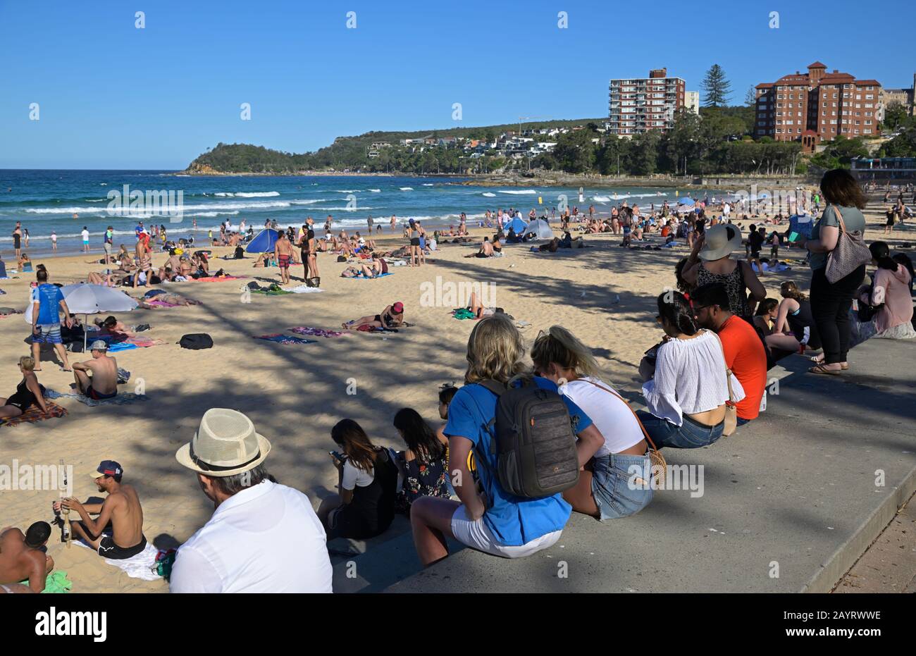 Bondi Beach, famosa in tutto il mondo, in una splendida giornata autunnale, Sydney AU Foto Stock